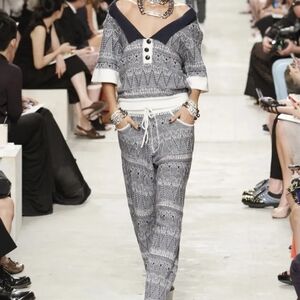 Gorgeous Authentic Chanel Cashmere CC Logo Sweatshirt Sz XSM Pants Sz XSM Suit